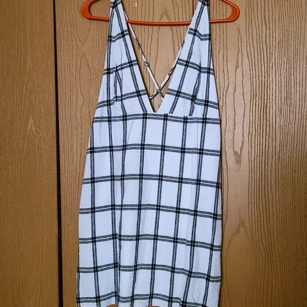 UO Breezy Plunging Linen Mini Dress - Picture 2 of 5